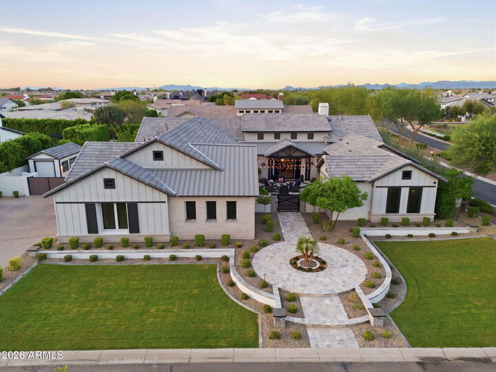 Property Photo: 2674 E Hummingbird Way AZ 85297