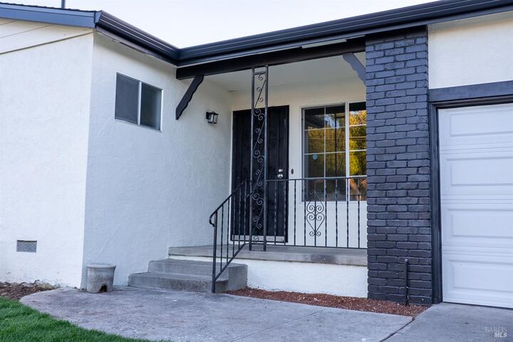 Property Photo:  165 Thomas Way  CA 94565 