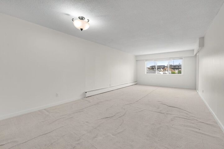 Property Photo:  6420 Buswell Street 212  BC V6Y 2E9 