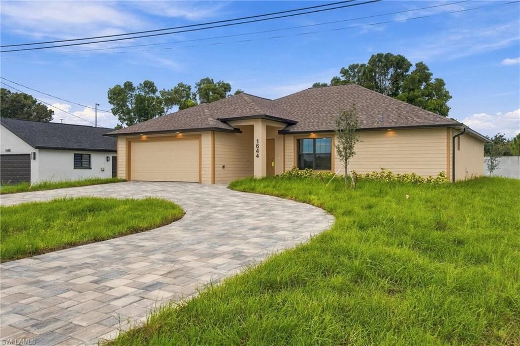 Property Photo:  1644 Coral Point Dr  FL 33990 