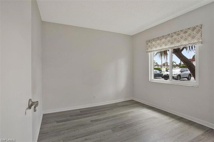Property Photo:  