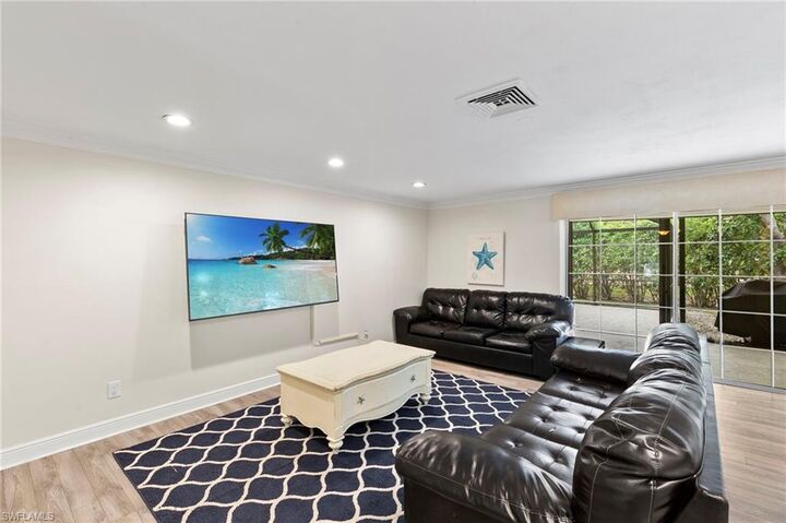 Property Photo: 186 Beachcomber St FL 34145