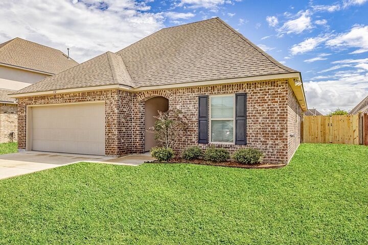 Property Photo:  152 Hickory Knoll Ave  LA 70359 