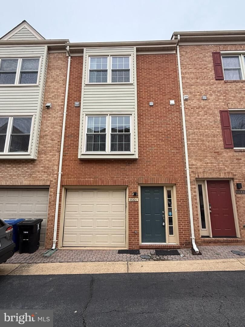Property Photo: 1800 9th Street S C VA 22204
