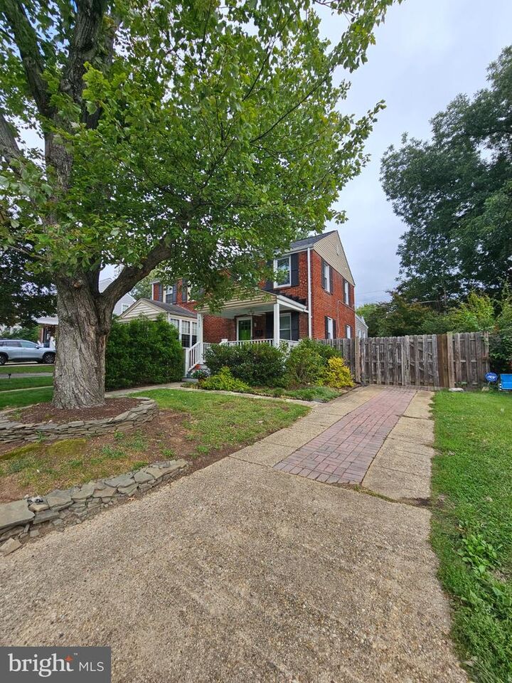Property Photo: 5925 Monticello Road VA 22303