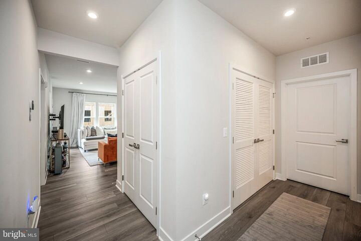 Property Photo:  1611 Potomac Shores Parkway 402  VA 22026 