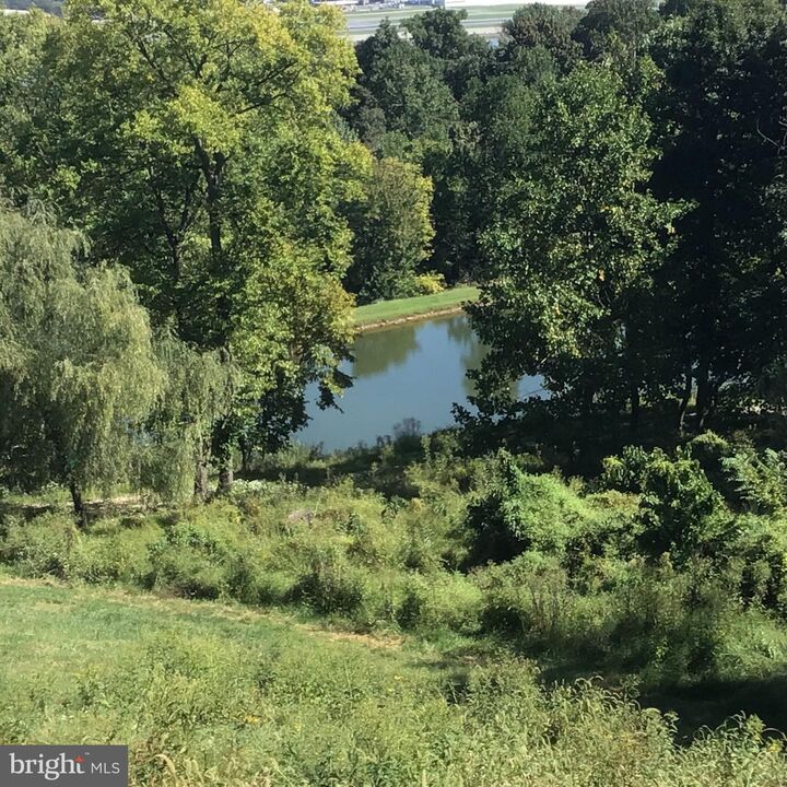 Property Photo:  