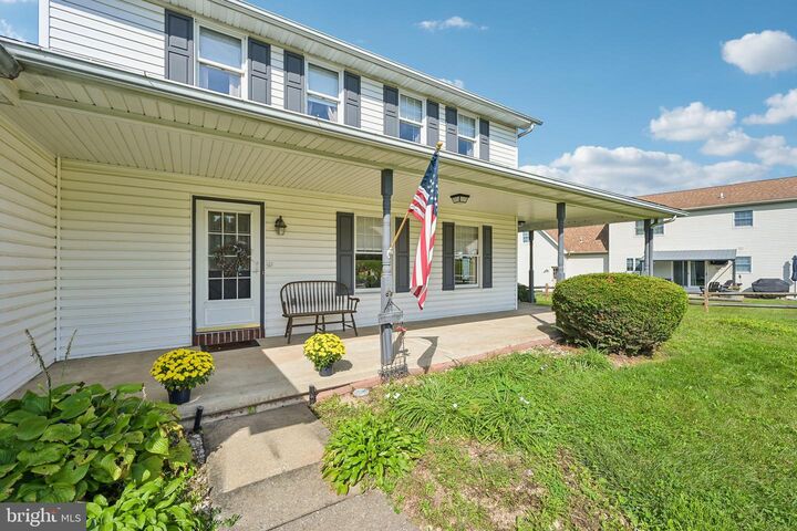 Property Photo:  