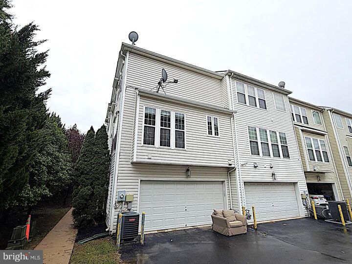 Property Photo: 13512 Stargazer Terrace VA 20120