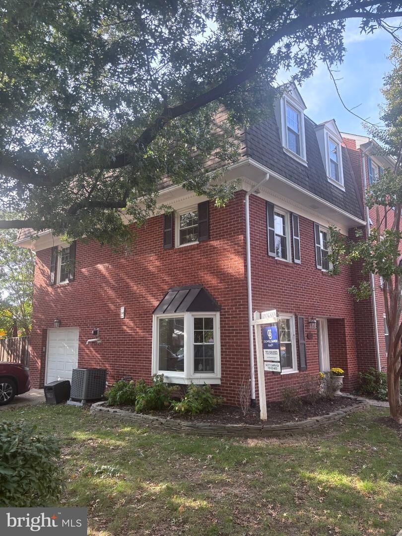Property Photo:  3341 5th Street S 3341  VA 22204 