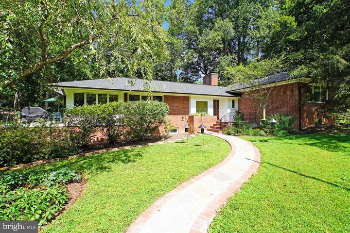 Property Photo: 9233 Farnsworth Drive MD 20854