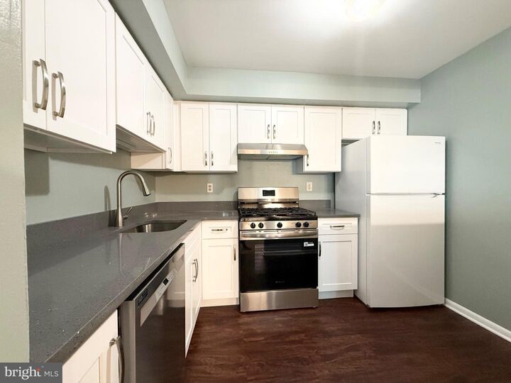 Property Photo:  112 Lowell Court 8  NJ 08540 