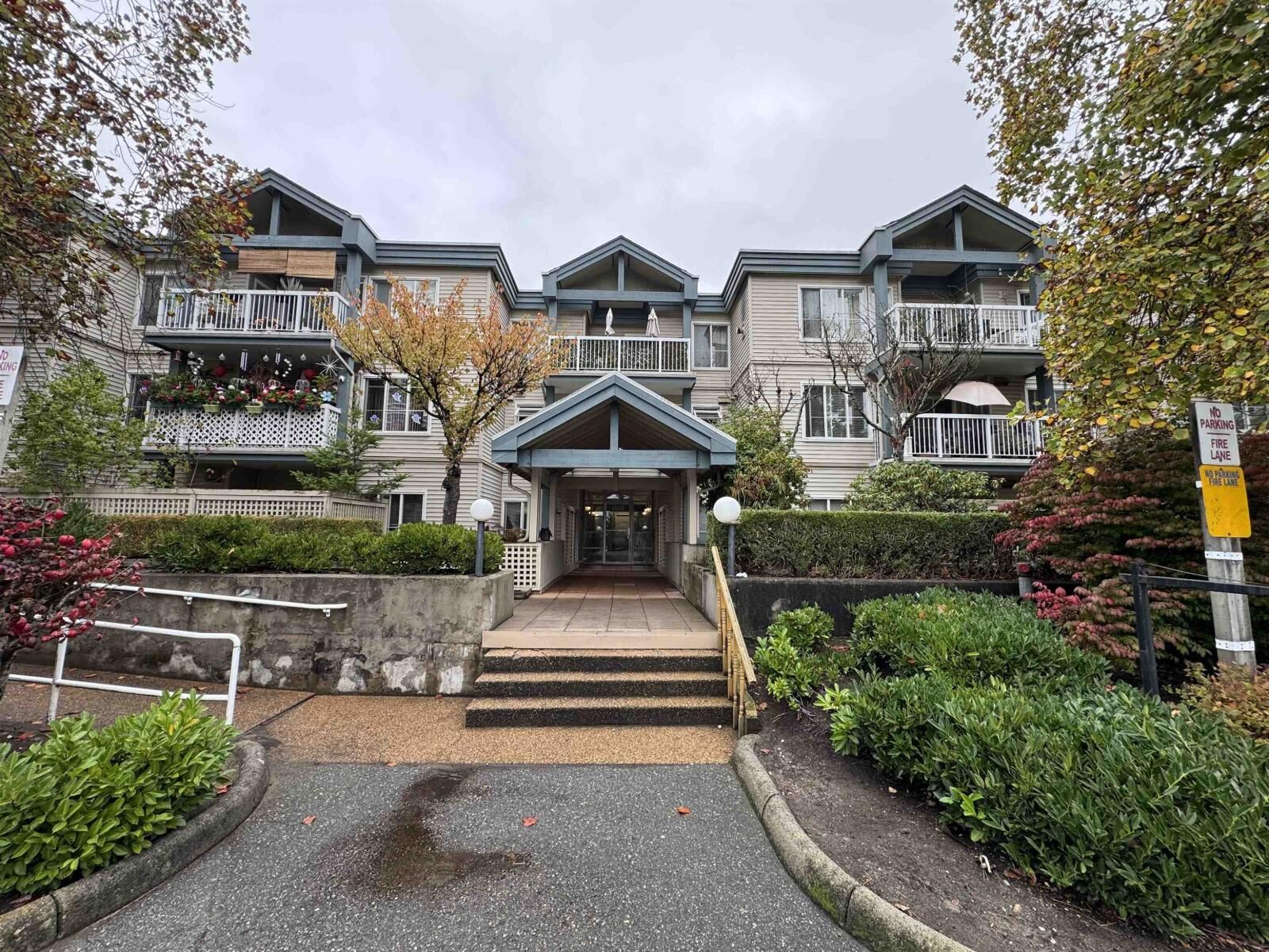 Property Photo: 10668 138 St 302 BC V3T 5T2