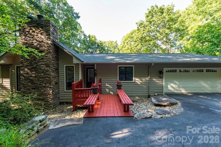 Property Photo:  190 Ridgeview Drive  NC 28792 