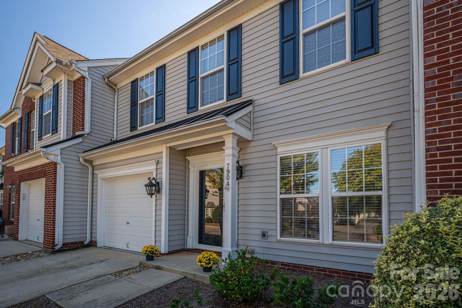 Property Photo: 7904 Mariners Pointe Circle NC 28037