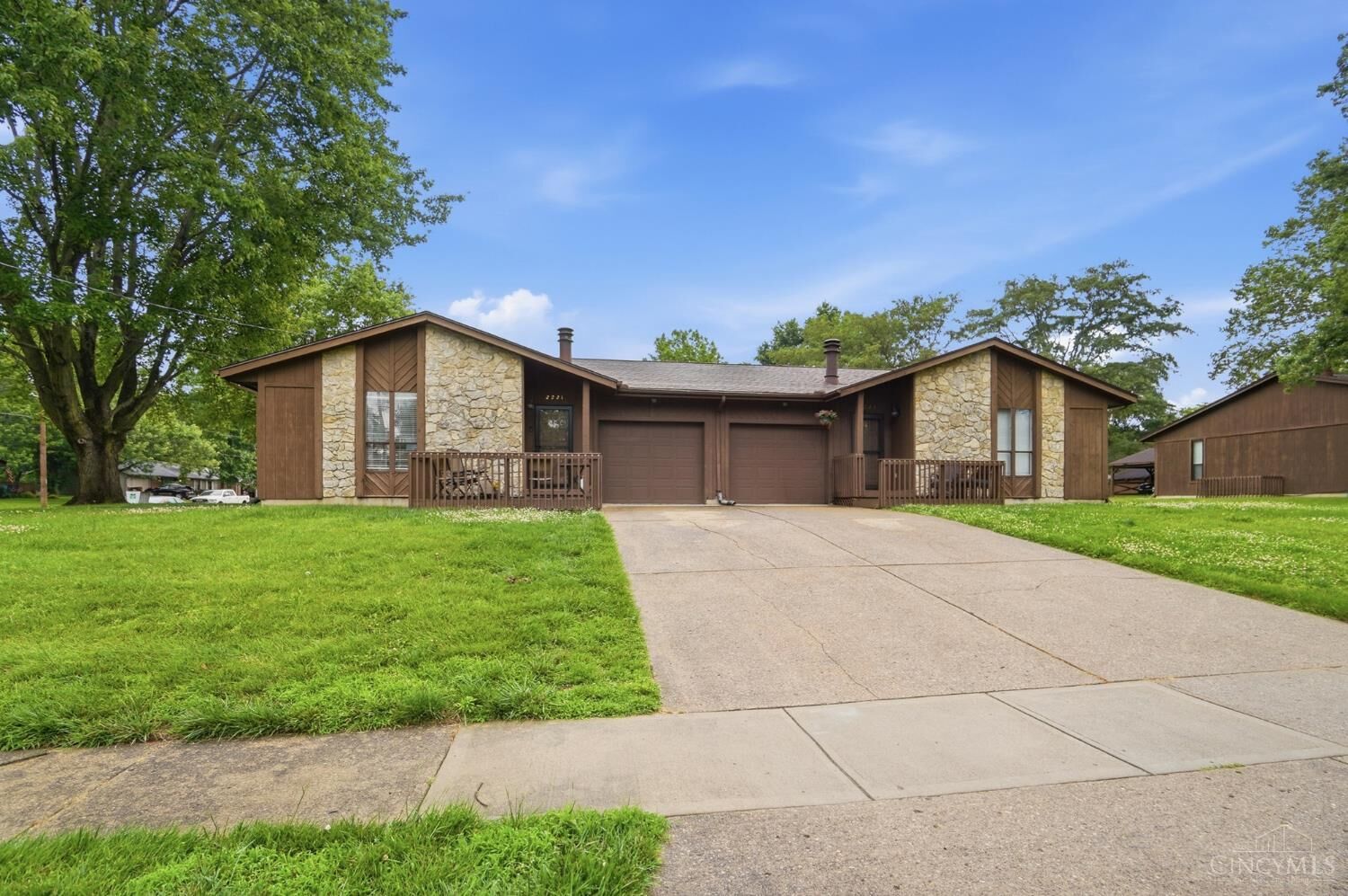 Property Photo: 2221 Joshua Circle OH 45044