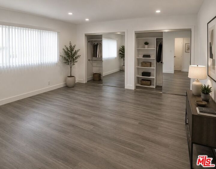 Property Photo: 1118 S Holt Ave, Unit 6 CA 90035
