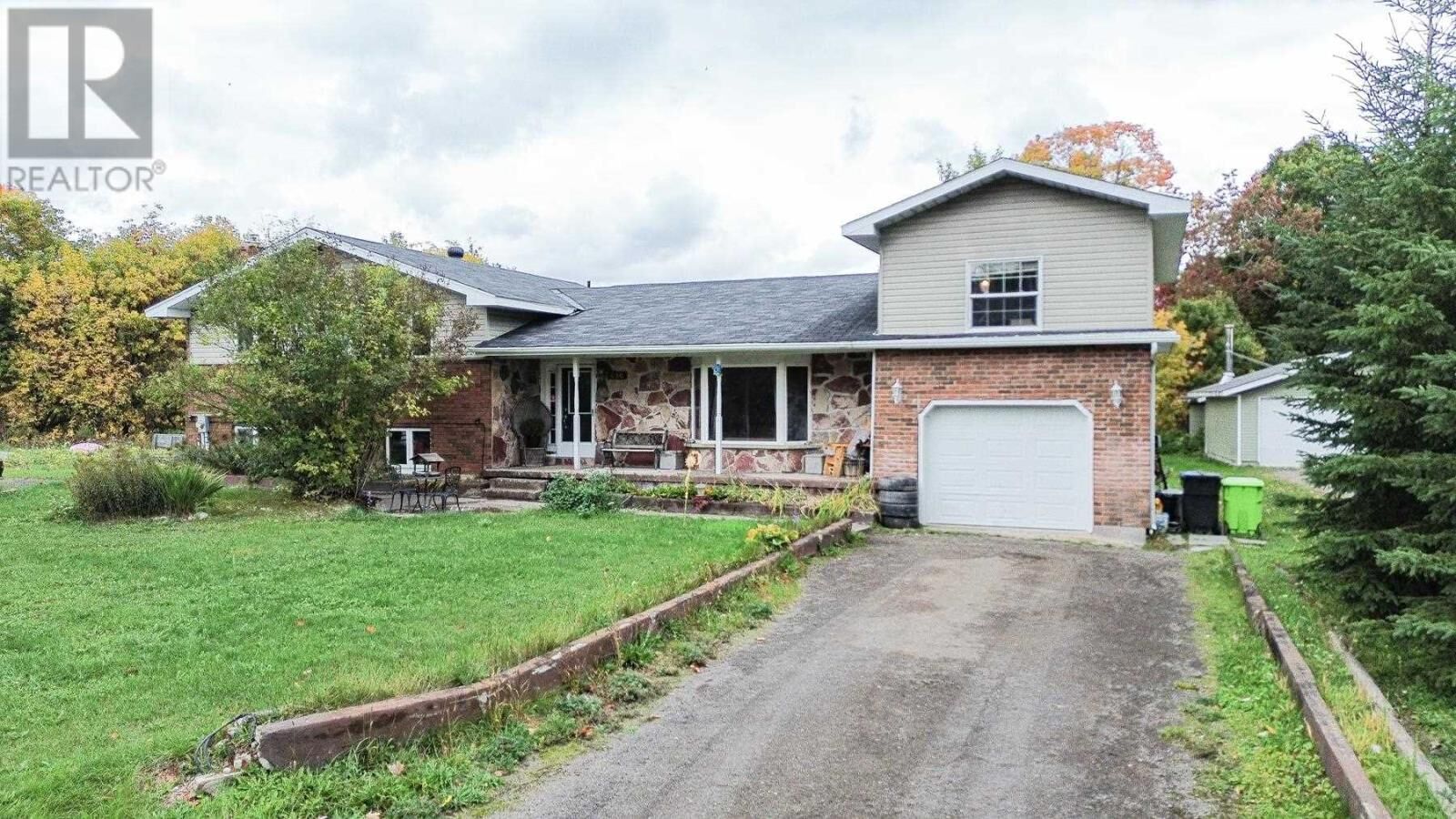 Photo de la propriété:  480 Moss Rd  ON P6A 5K8 