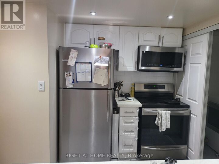 Property Photo: 88 Corporate Drive 1502 ON M1H 3G6