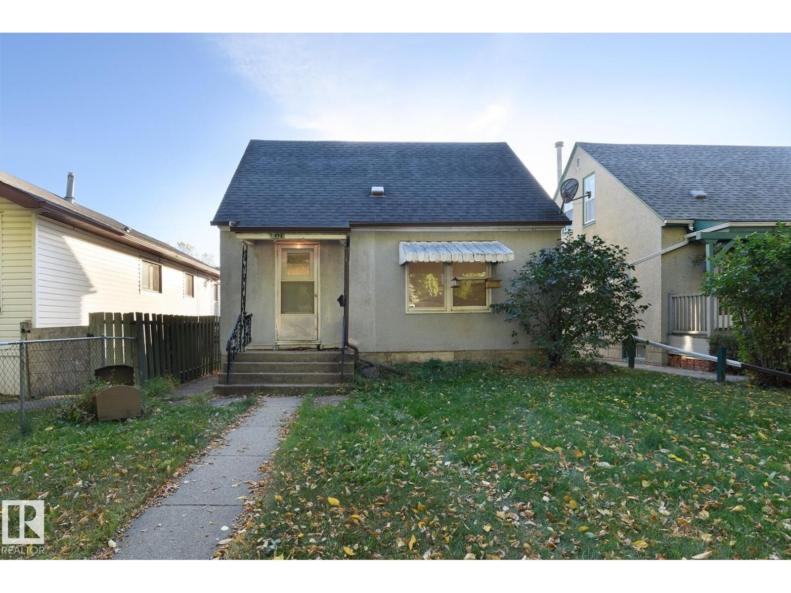 Property Photo: 11321 89 St NW AB T5B 3T5