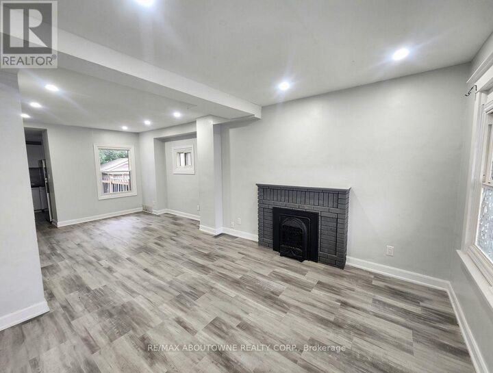 Property Photo:  63 Gage Avenue North  ON L8L 6Z8 