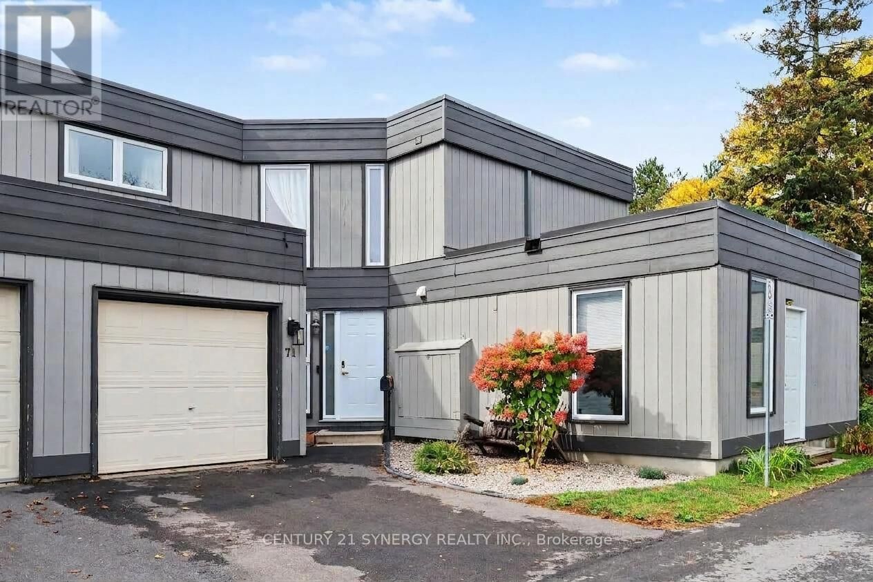 Property Photo: 71 Compata Way ON K1B 4X1