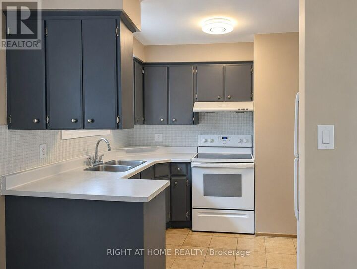 Property Photo:  30 San Remo Drive Upper  ON L9C 5N3 