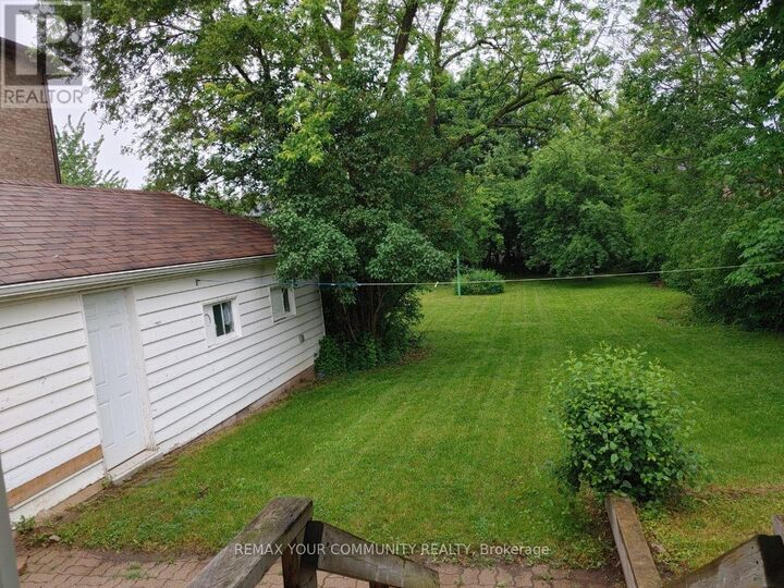 Property Photo:  82 Caines Avenue Main Floor  ON M2R 2L3 