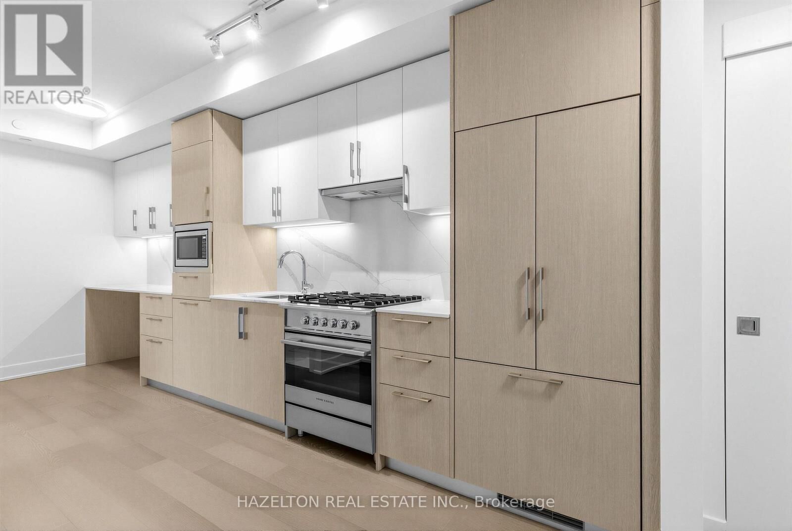 Property Photo:  8 Manor Road West 606  ON M4S 0E6 