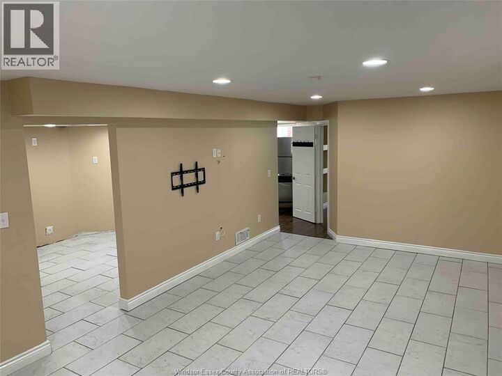 Property Photo:  4537 Fontana Avenue Lower  ON N9G 3C8 