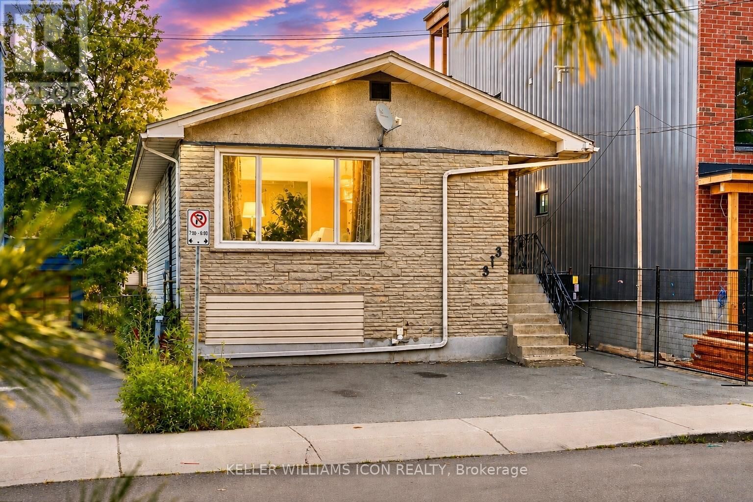 Property Photo:  313 Savard Avenue Unit A  ON K1L 7S1 