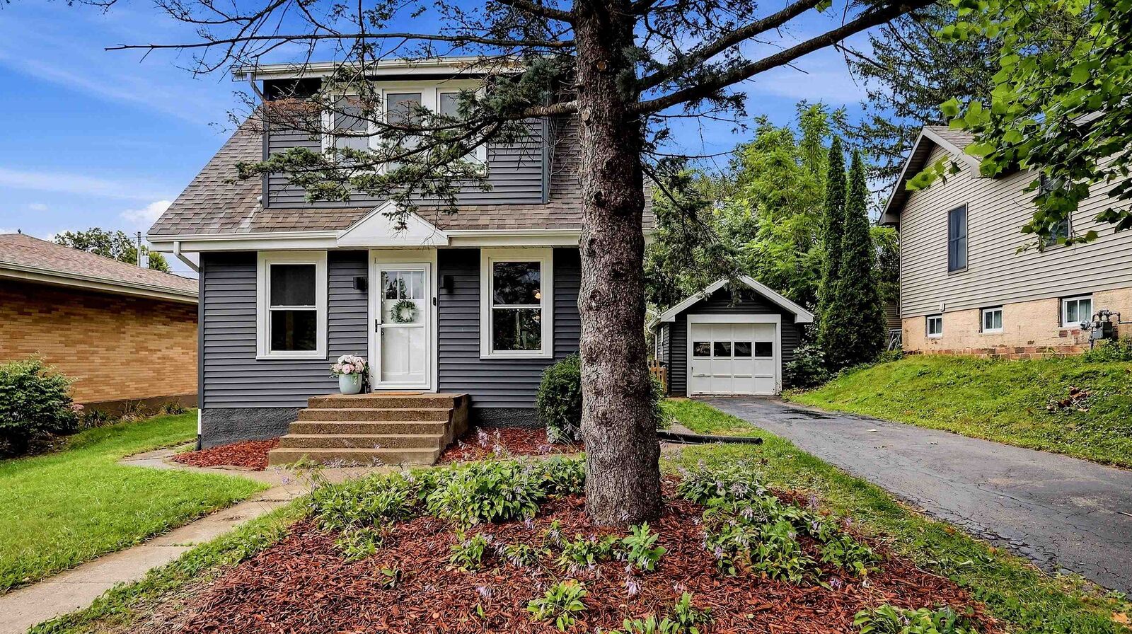 Property Photo: 686 Perry Street IA 52003