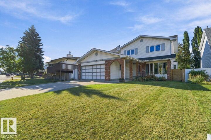 Property Photo:  3807 36 Avenue NW  AB T6L 5R8 