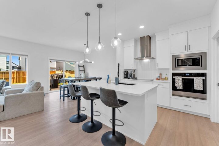 Property Photo:  3236 Chernowski Way SW  AB T6W 5H2 