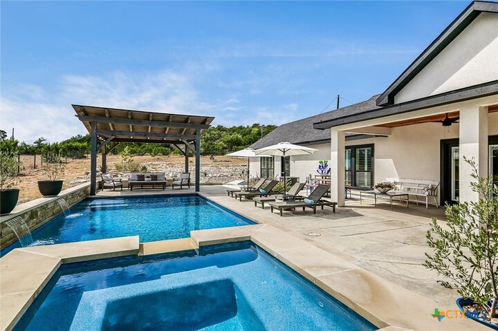 Property Photo:  1382 Primrose Path  TX 78133 