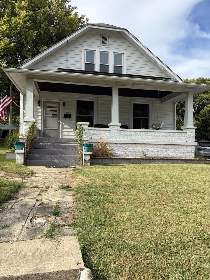 Property Photo: 521 E Broad St KY 42330