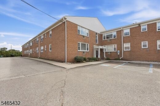 Property Photo: 565 Grove St B4 NJ 07013