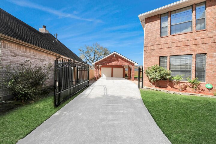 Property Photo:  9803 Sage Lee Drive  TX 77089 