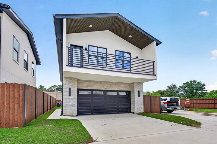 Property Photo:  1811 N Spring Drive 9  TX 77373 