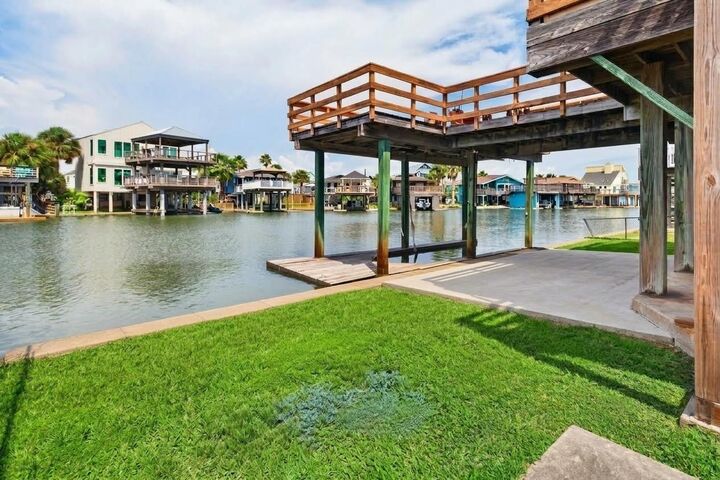 Property Photo: 16610 Bahama Way TX 77554