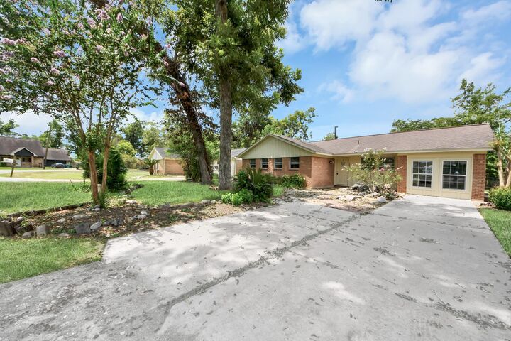 Property Photo:  505 Jasmine Street  TX 77531 