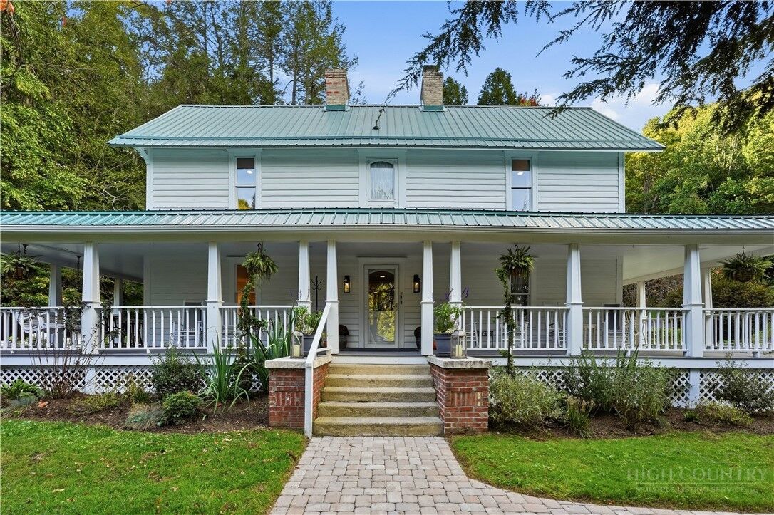 Property Photo:  404 Old Bristol Road  NC 28607 