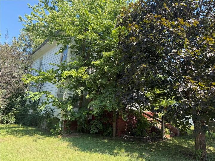 Property Photo: 525 W 1st Street W MO 64468