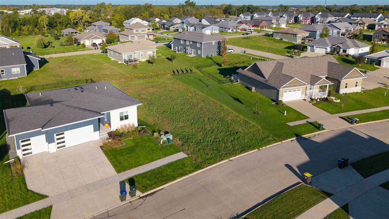 Property Photo: 645 Hanks Drive IA 52240