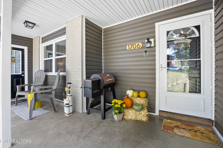 Property Photo:  1706 Hazen St  TN 37915 