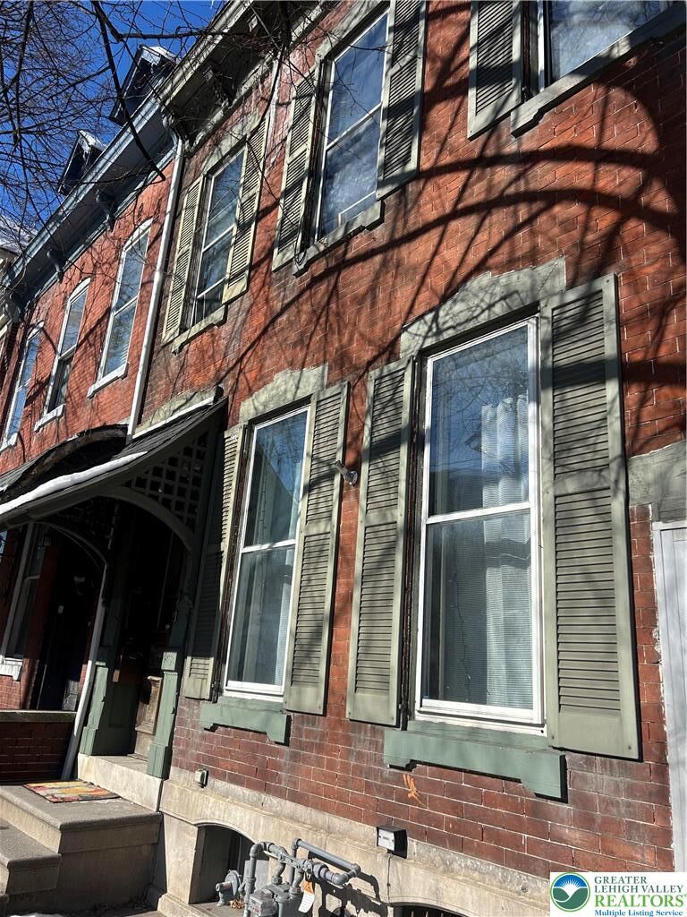 Property Photo:  1137 Linden Street 2  PA 18102 