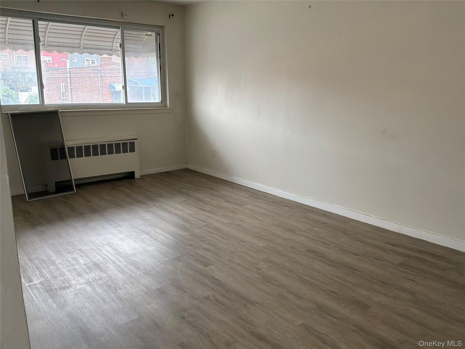 Property Photo:  1020 E 213th Street  NY 10469 