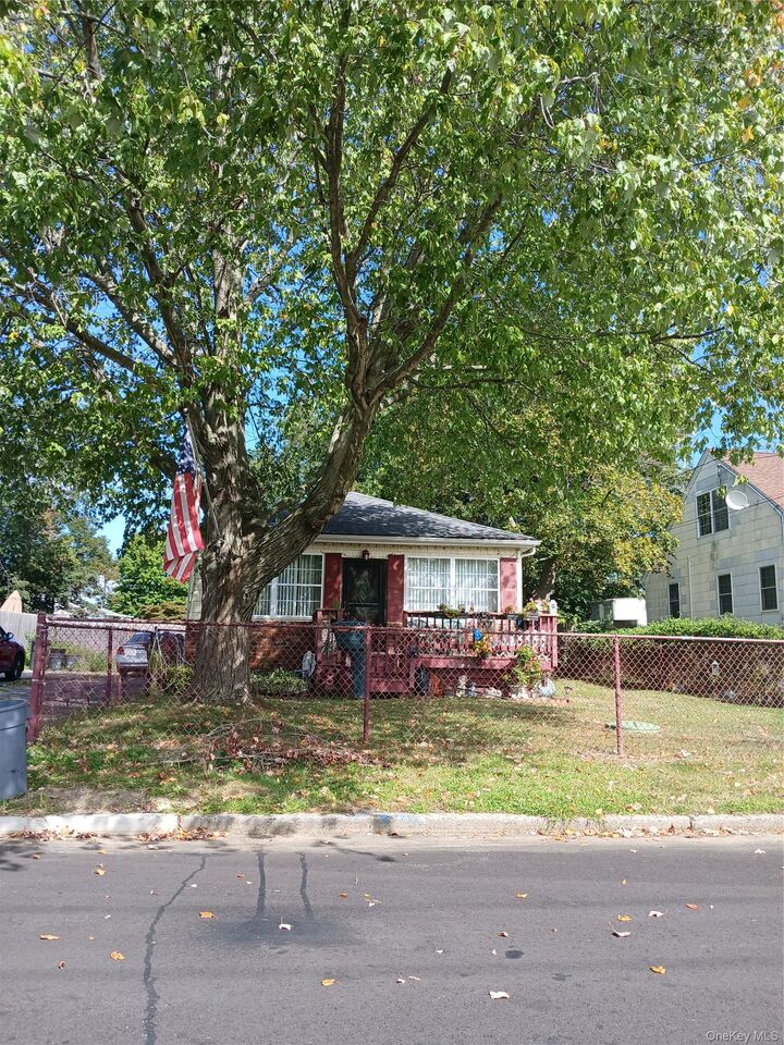 Property Photo:  25 Campbell Street  NY 11772 