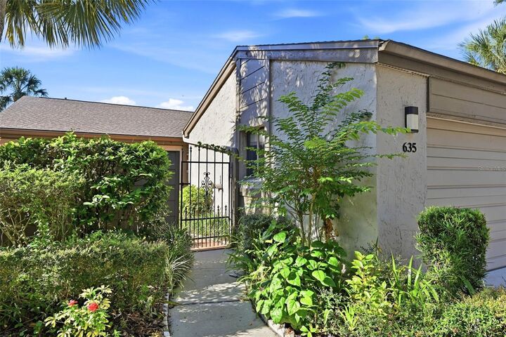 Property Photo:  635 Woodridge Drive  FL 32730 