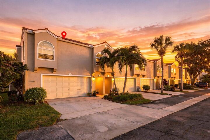 Property Photo: 629 Segovia Court NE 405 FL 33703